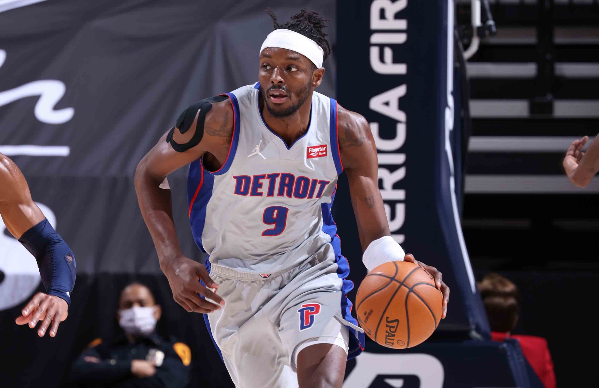 关于里程碑夜底特律活塞官宣签约；德甲今晨刷纪录；震撼外界；控场能力受关注的信息星空体育注册登录入口